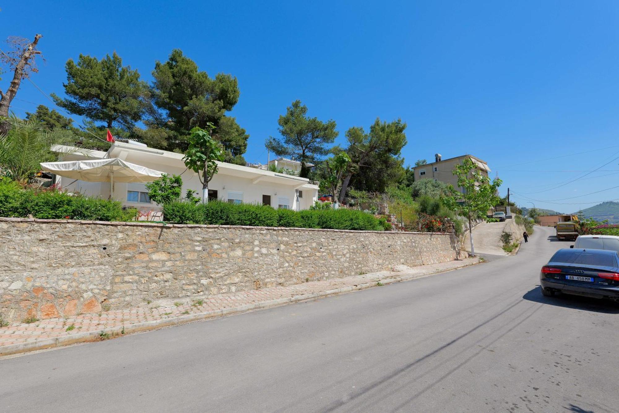 Flower Vila Sarande Bagian luar foto