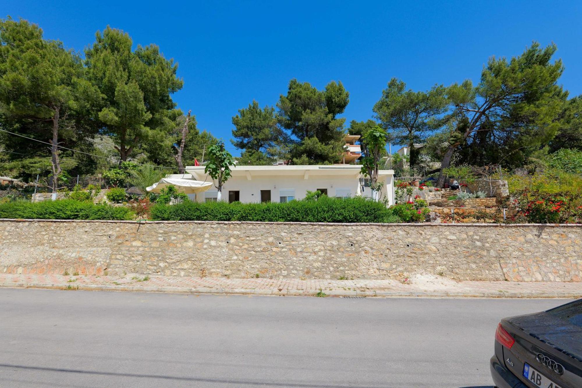 Flower Vila Sarande Bagian luar foto