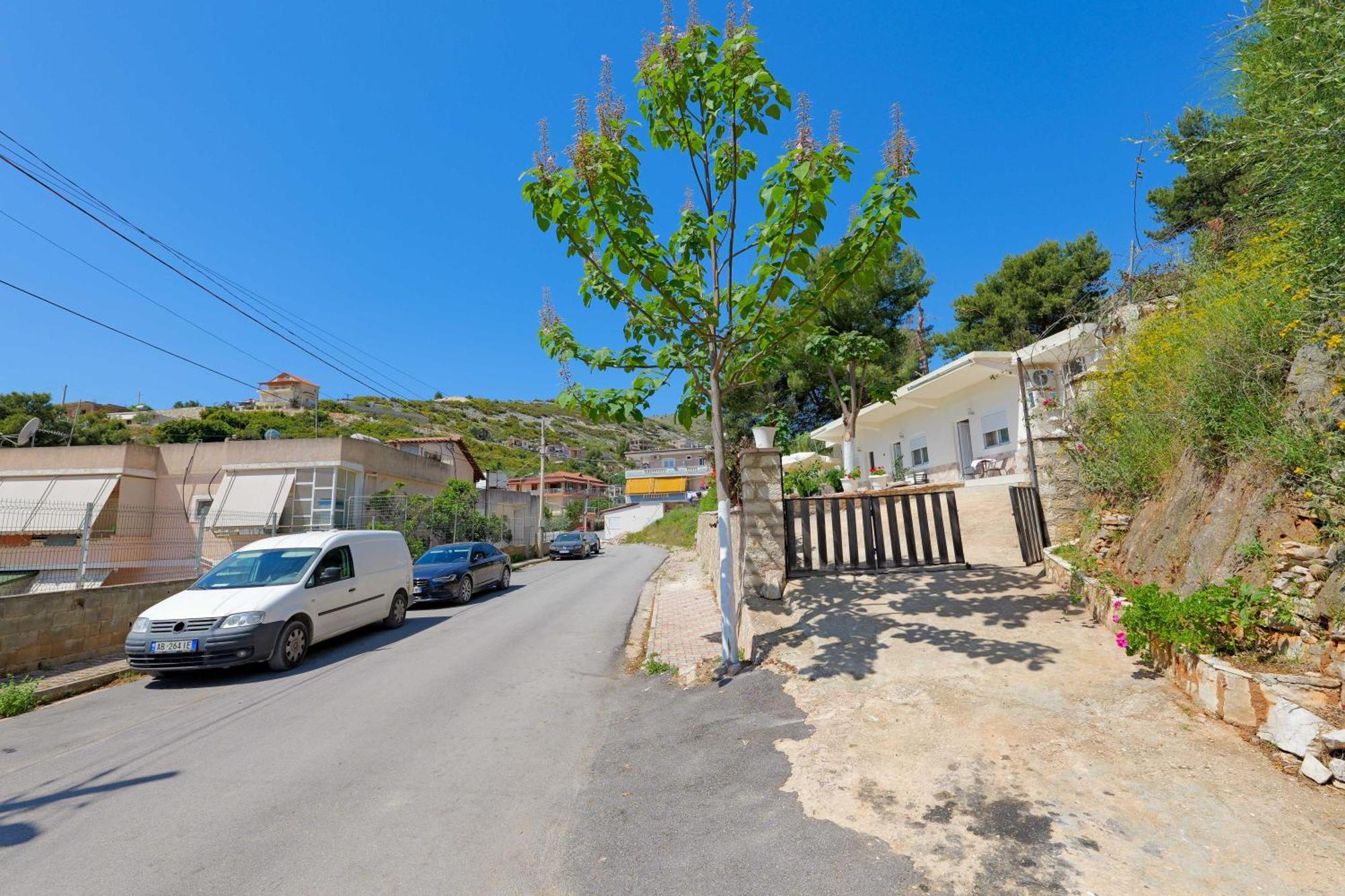 Flower Vila Sarande Bagian luar foto